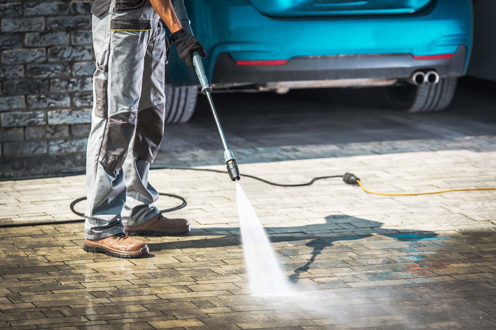 DIY vs. Professional Driveway Cleaning: Which is Right for You?